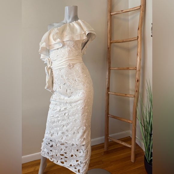 Chi Chi London Ruffled Off Shoulder Crochet Porsha White Maxi Dress 2 US NWT - Picture 4 of 8